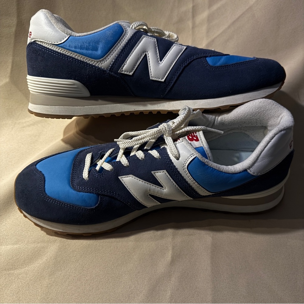 New Balance 574 Men's light/navy Blue and White